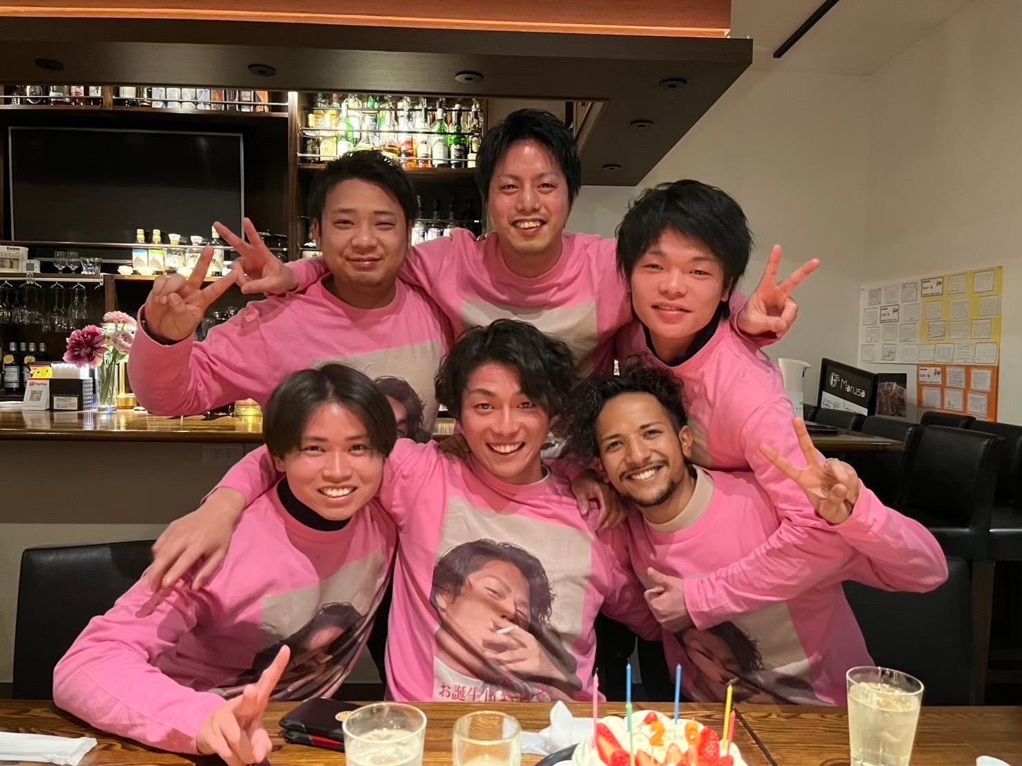 代表の誕生日を祝うC&Cスタッフ