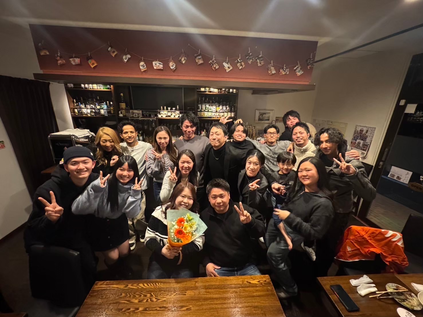 スタッフの結婚祝いに集まったC&Cのメンバー